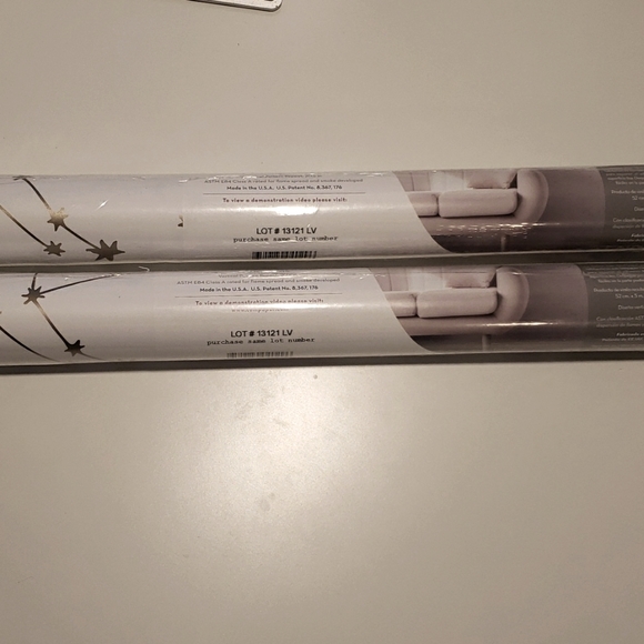 NIB tempaper × novogratz gold constellation peel & stick wallpaper - Picture 3 of 4